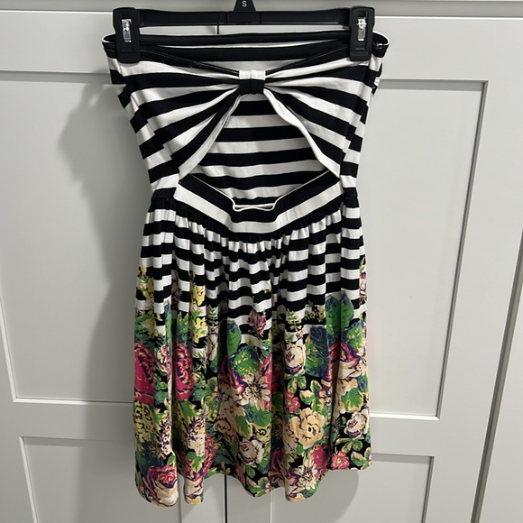 Urban Outfitters fabulous dress!! - Picture 2 of 4